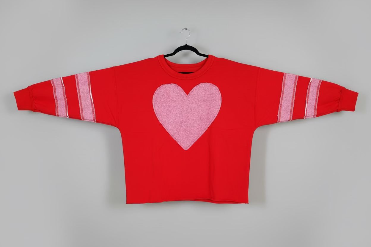 Heart Patchwork Raw-Edge Pullover – Red & Pink